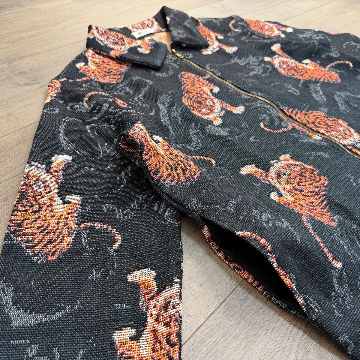 TIGER PRINT TAPESTRY JACKET