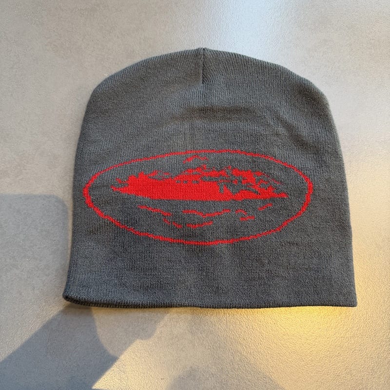 Oval Distressed Graphic Knit Beanie Gray / Red