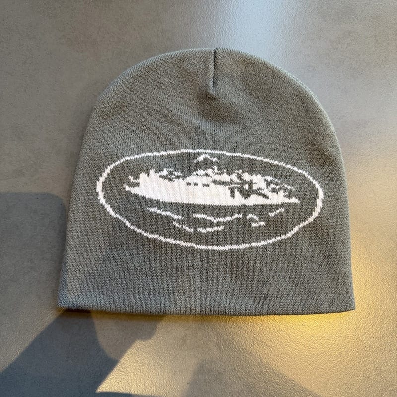 Oval Distressed Graphic Knit Beanie Gray / White