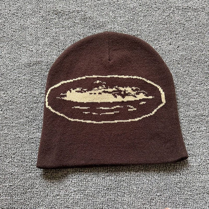 Oval Distressed Graphic Knit Beanie Brown / Beige