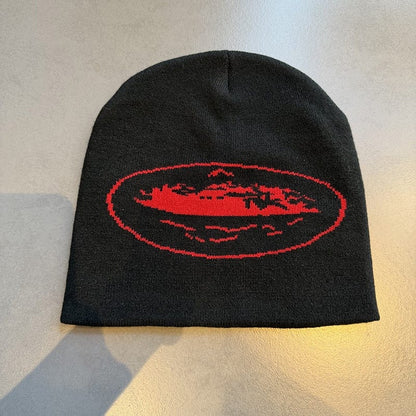 Oval Distressed Graphic Knit Beanie Black / Red