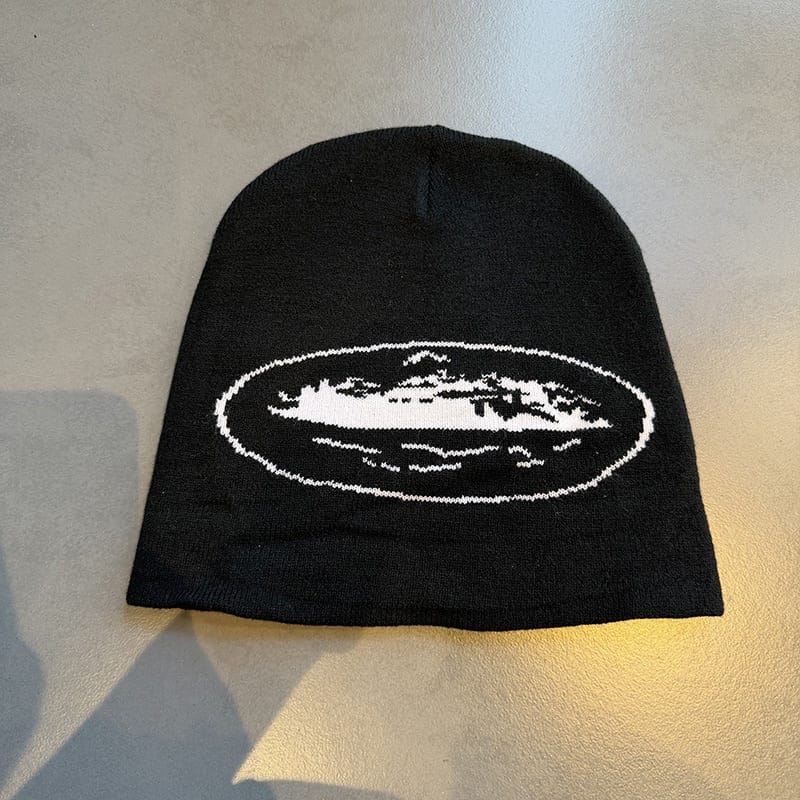 Oval Distressed Graphic Knit Beanie Black / White