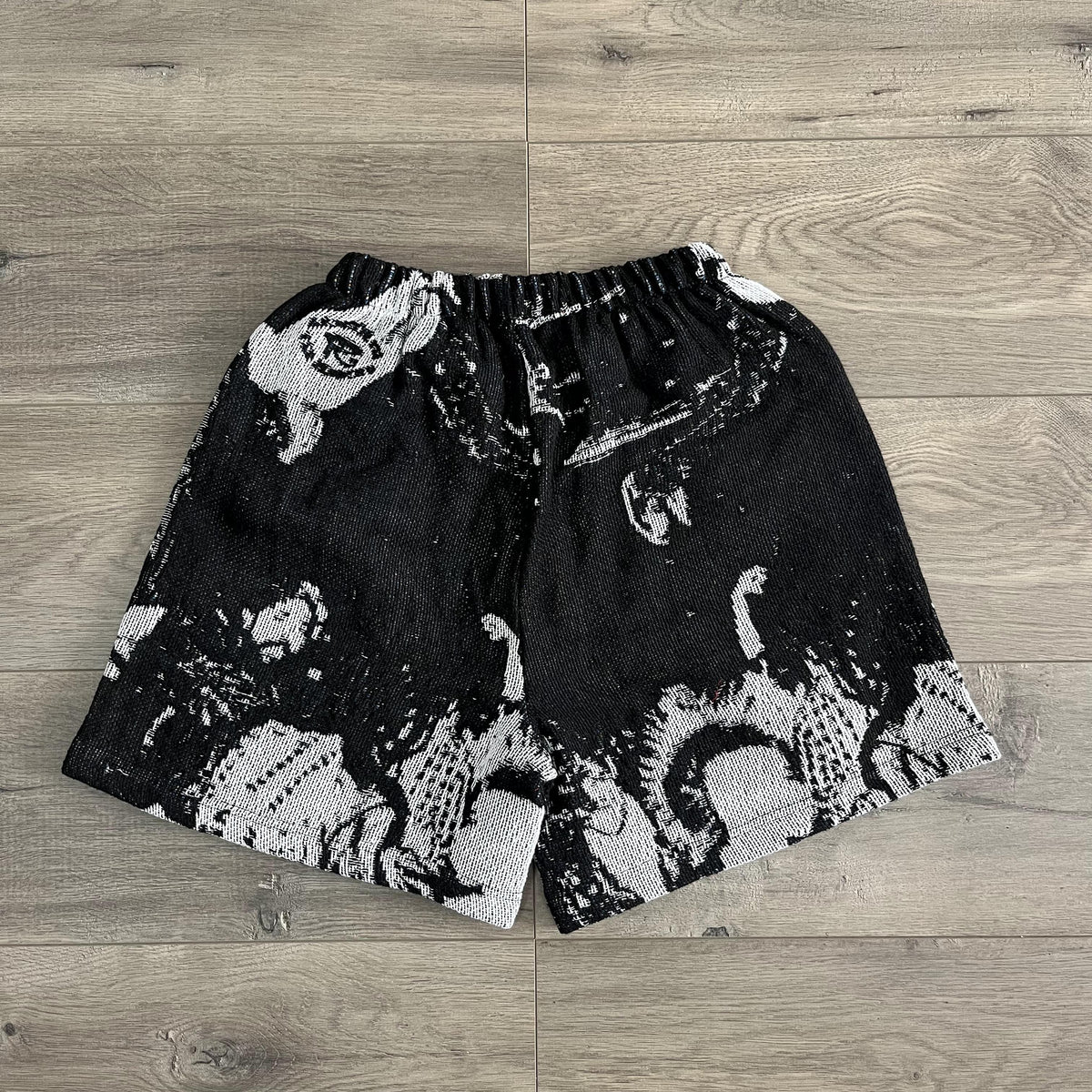 BLACK HIP TAPESTRY SHORT