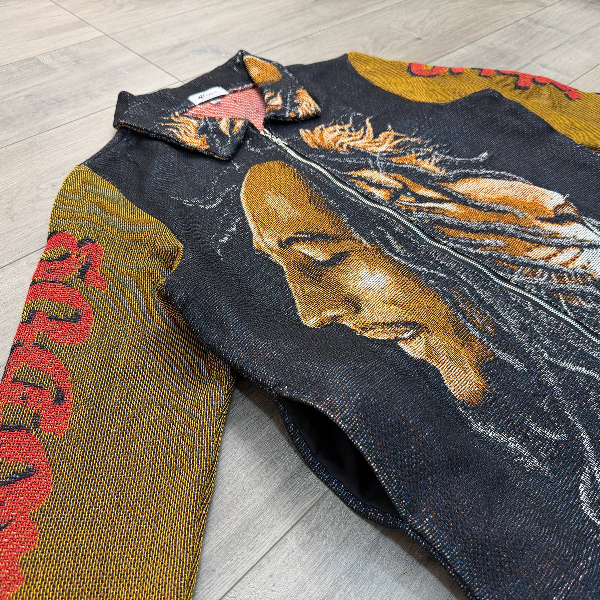 BOB V2 TAPESTRY TEE
