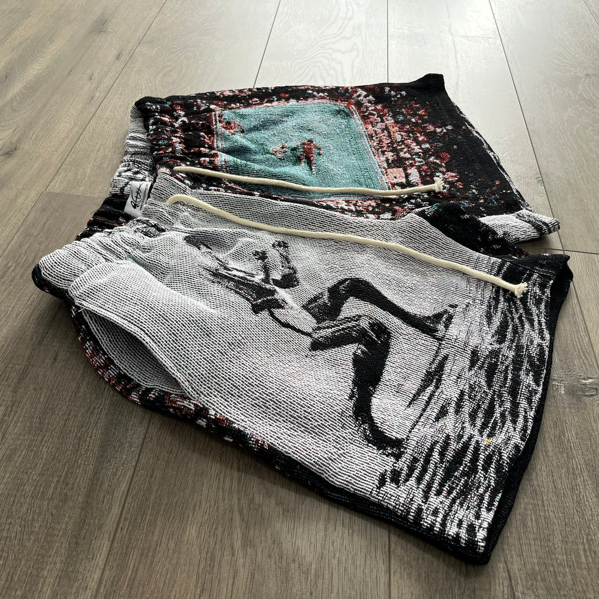 BOXING TAPESTRY SHORTS