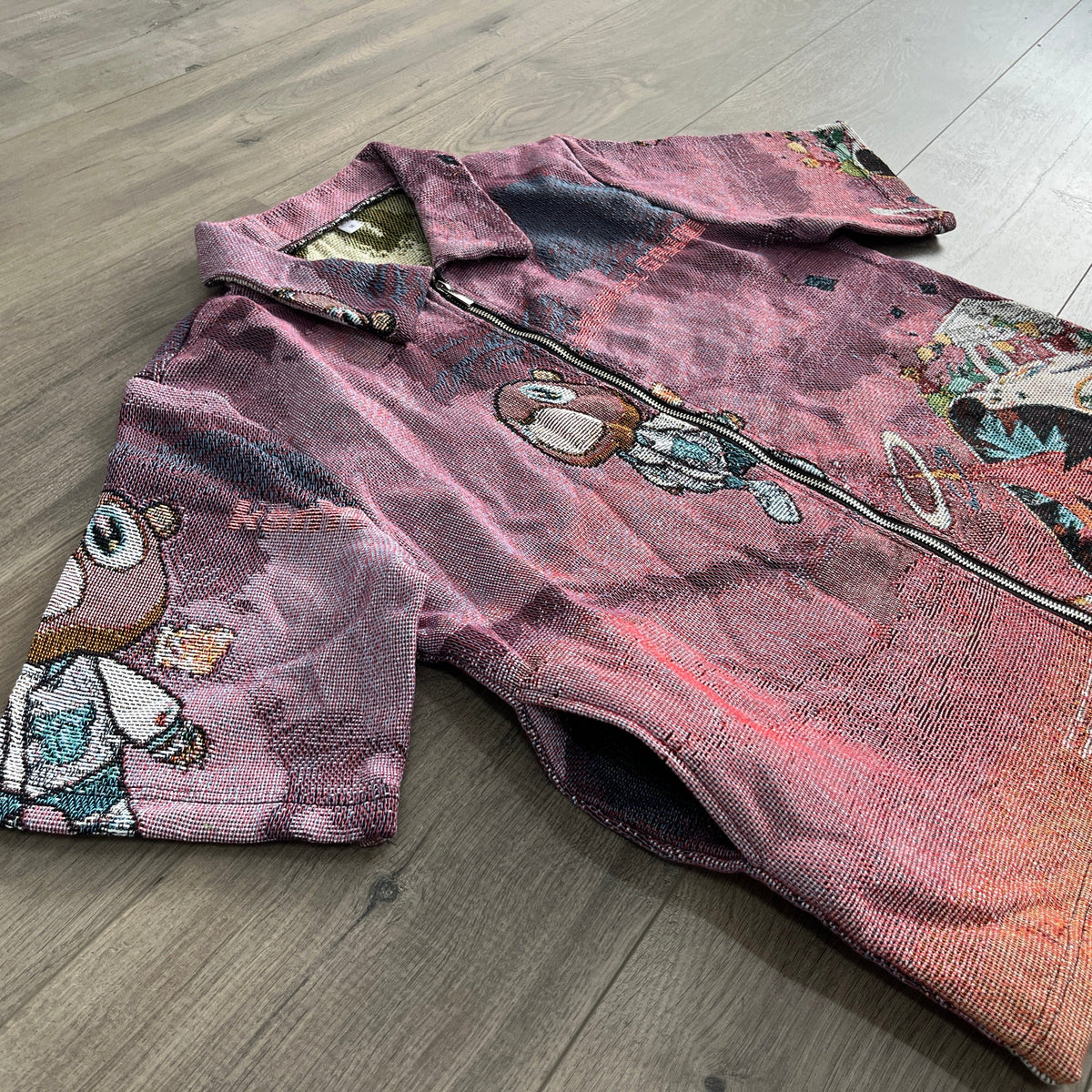 GRADUATION TAPESTRY TEE