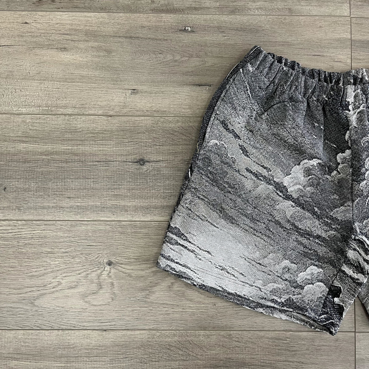 GREY CALIFORNIA TAPESTRY SHORTS