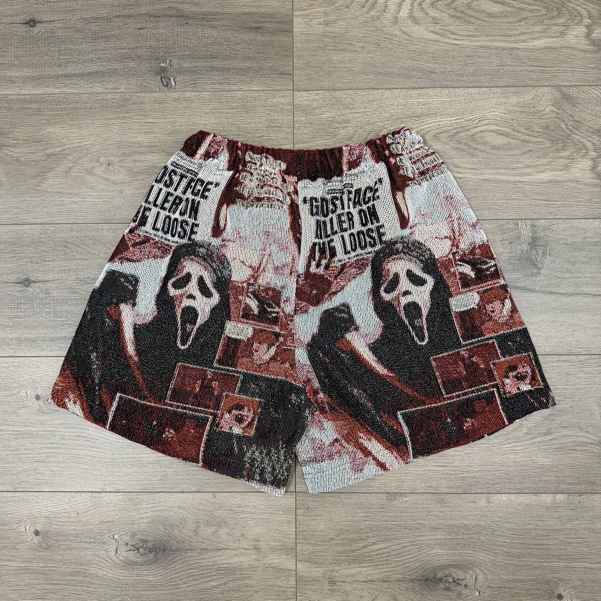 HALLOWEEN TAPESTRY SHORTS