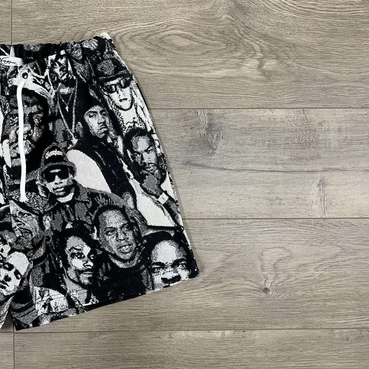 HIP COLLECTION TAPESTRY SHORTS