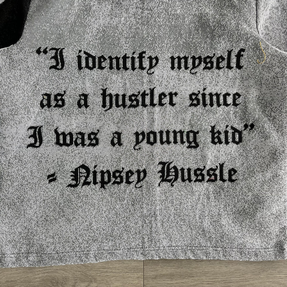 NIP TAPESTRY TEE