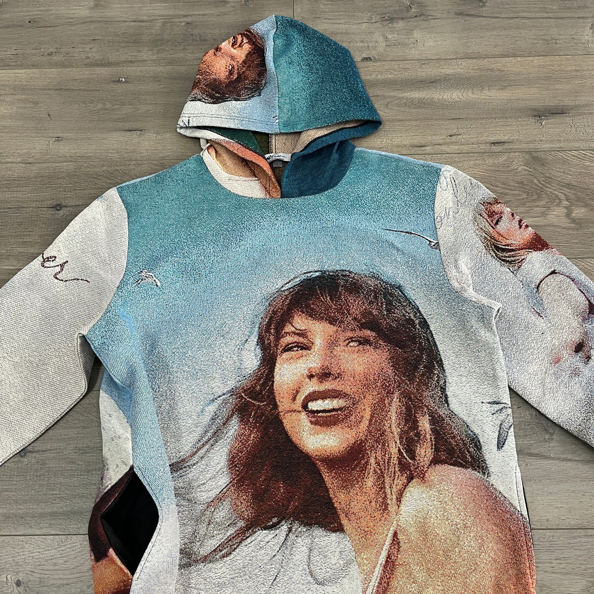 SWIFT TAPESTRY HOODIE