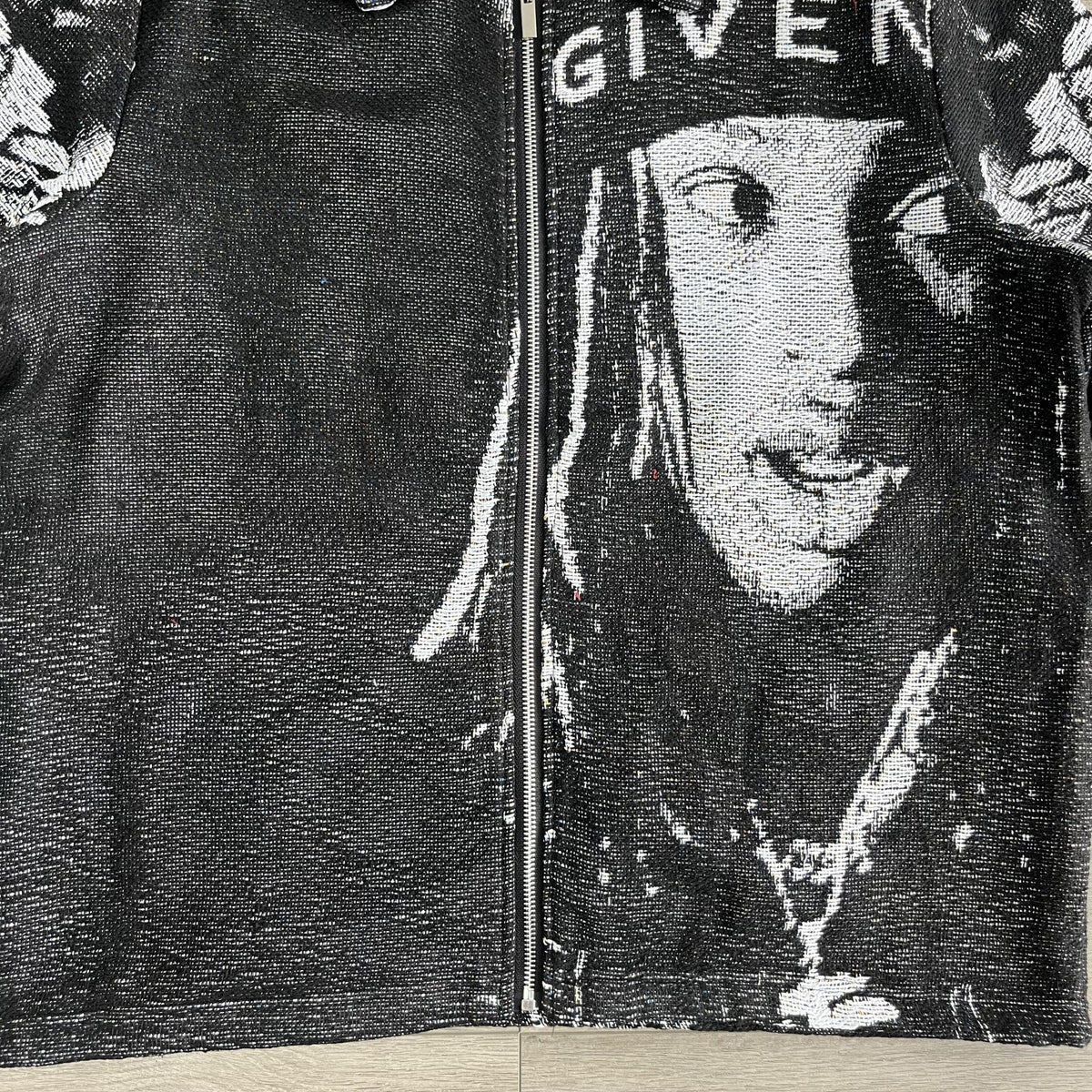VON  TAPESTRY TEE